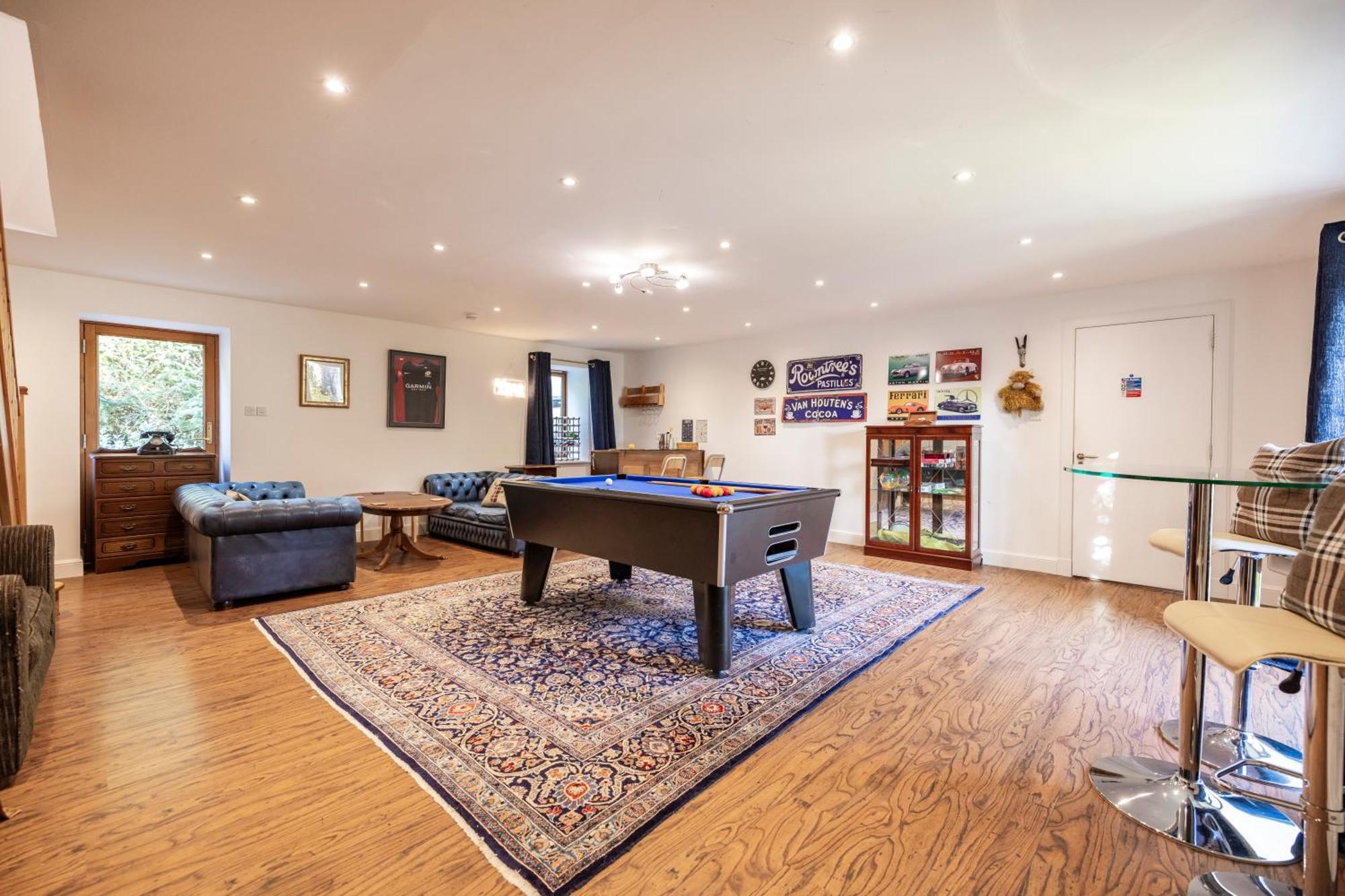 Stunning - Cinema, Games & Hot Tub Apartment Inverurie