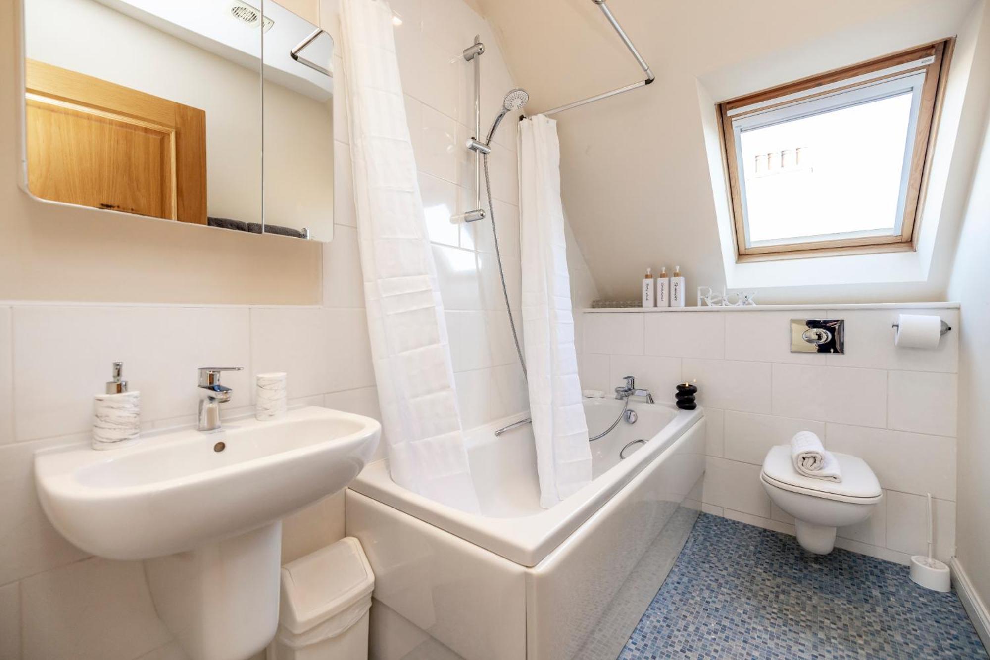 Stunning - Cinema, Games & Hot Tub Apartment Inverurie