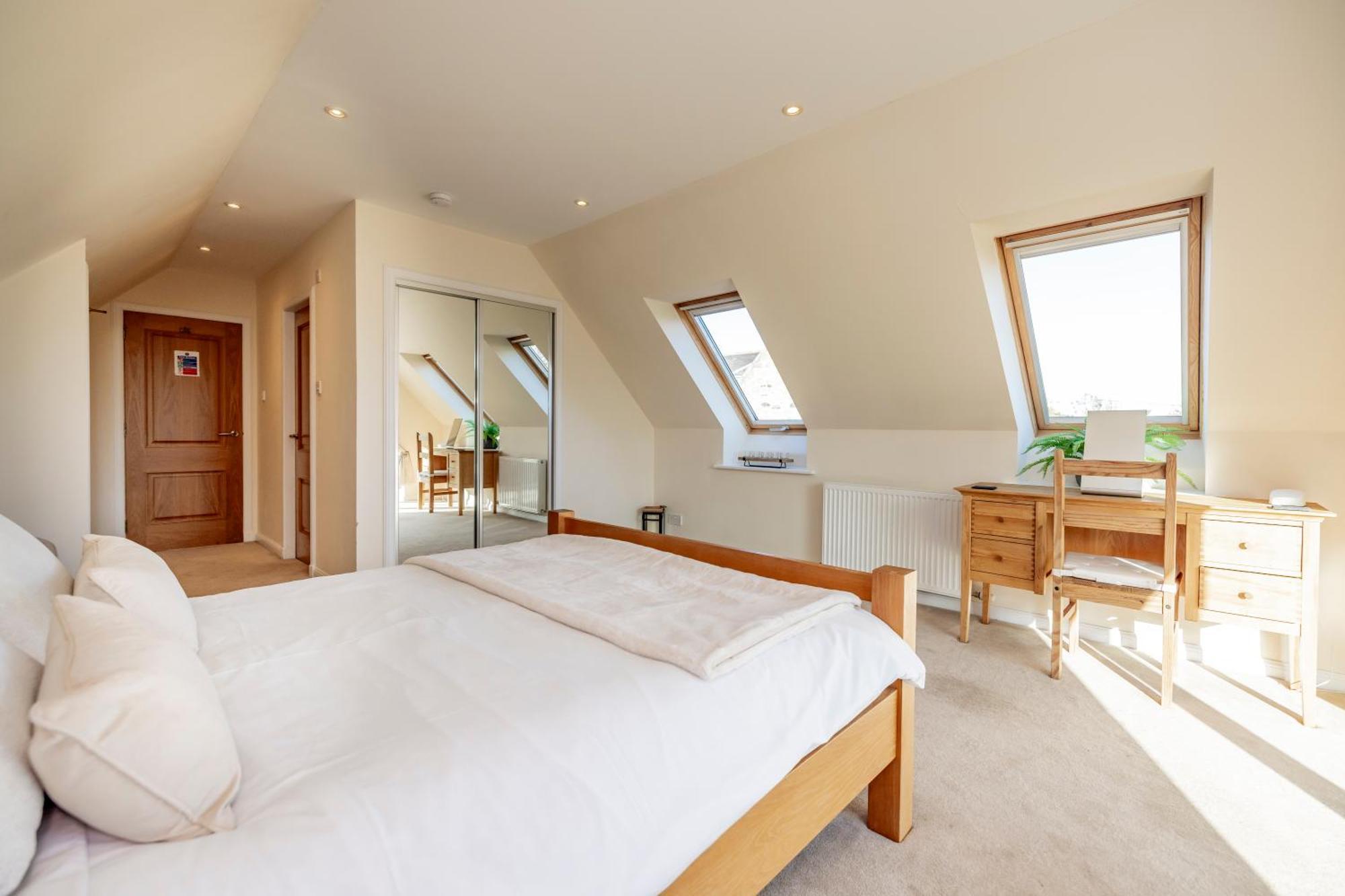 Stunning - Cinema, Games & Hot Tub Apartment